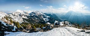 Uitzicht op de bergen van de Jenner in de Berchtesgadener Alpen tot aan de Königssee van Leo Schindzielorz