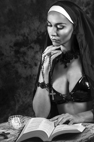 Verleiding en vroomheid (zwart/wit)