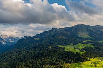 Prachtig alpenpanorama in Vorarlberg van Oliver Hlavaty