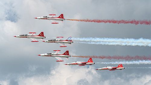 Turkish Stars in actie tijdens airshow in Boekarest.