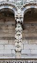 Säulenvorbau der Kirche San Michele in Foro im Zentrum von Lucca, Toskana, Italien von Joost Adriaanse Miniaturansicht