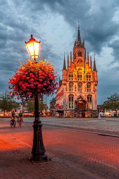 Het stadhuis van Gouda op een zomerse avond (0132) van Reezyard