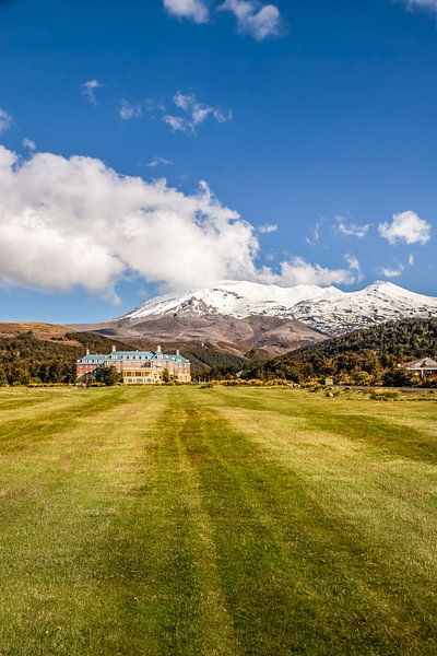 Hôtel Chateau Tongariro dans le parc national de Tongariro, Nouvelle-Zélande par Christian Müringer