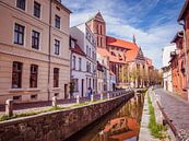 Altstadt mit Fluss in Wismar an der Nordsee von Animaflora PicsStock Miniaturansicht