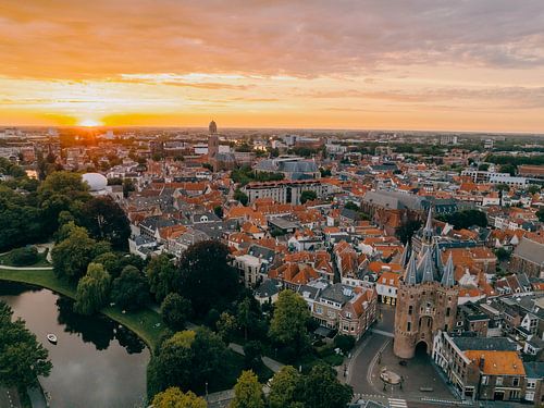 Sassenpoort in Zwolle tijdens zomerse zonsondergang