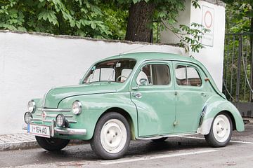 Renault 4CV by Aukelien Philips