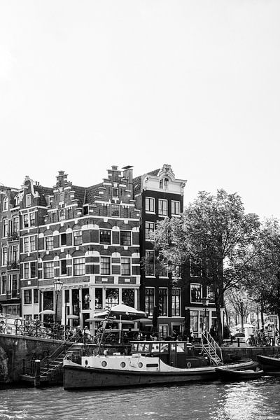 Summer on the Brouwersgracht, Amsterdam in black and white by Suzanne Spijkers