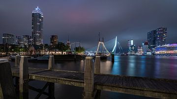 Rotterdam bij avondlicht van Alvin Aarnoutse