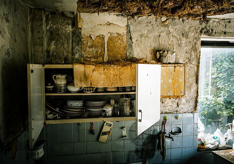 Cuisine abandonnée - témoin de repas et d'histoires passés par Infinite Decay
