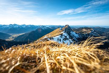 Uitzicht op de Aggenstein in de herfst van Leo Schindzielorz