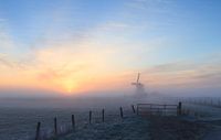 Nebliger Sonnenaufgang an der Mühle Koningslaagte von Sander van der Werf Miniaturansicht