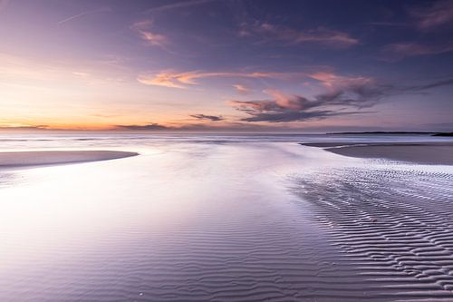 Zonsondergang aan het strand in Zeeland