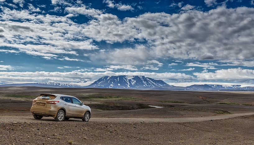 Un 4x4 dans la campagne islandaise par Menno Schaefer