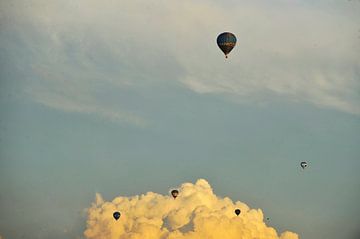 Cinq montgolfières sur Blond Beeld