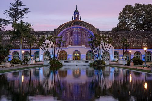 Perfecte Reflecties - Zonsopgang Botanisch Gebouw van Joseph S Giacalone Photography