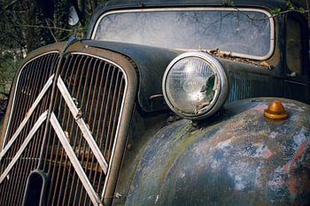 Verlassener Citroën-Oldtimer