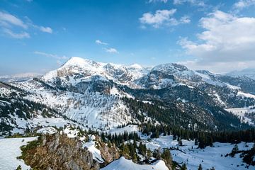 Uitzicht op de bergen vanaf de Jenner in de Berchtesgadener Alpen van Leo Schindzielorz