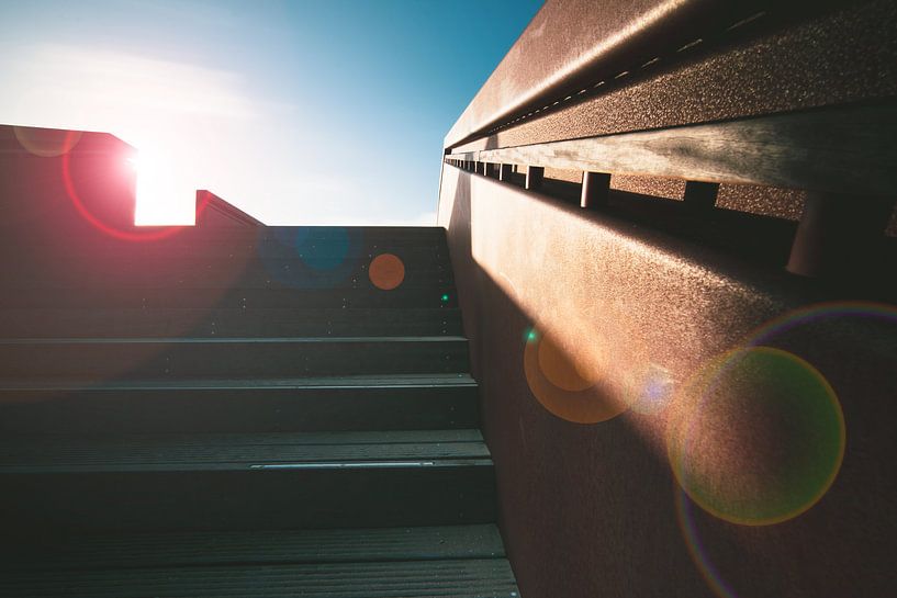 Sonne und Bügellicht auf einer Treppe von Fotografiecor .nl