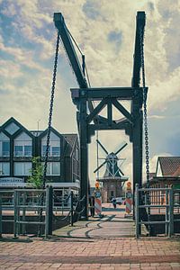 Rustikale Schönheit der Papenburger Mühle und Brücke - Historische Wanddekoration