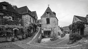 Panorama von Beynac-et-Cazenac in Schwarz und Weiß, Frankreich