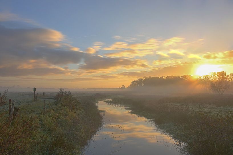Zonsopkomst in de mist van Ans Bastiaanssen