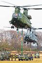 Chinook transporthelikopters aan het werk! van Jimmy van Drunen thumbnail