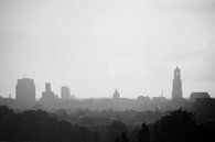 Skyline van Utrecht in de regen. van Ramon Mosterd thumbnail