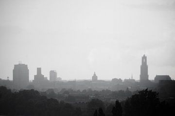 Skyline van Utrecht in de regen.