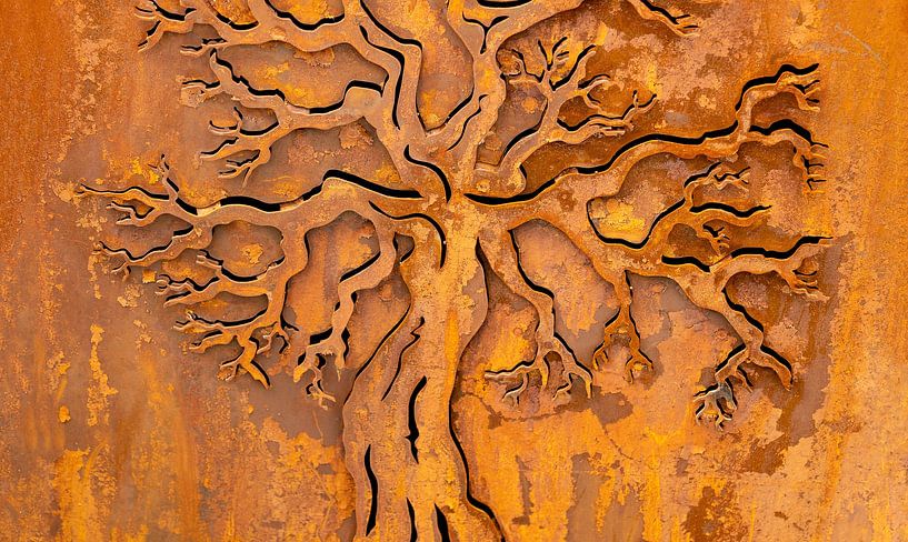 Rusty metallic tree artwork by Achim Prill