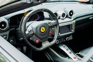 Armaturenbrett des Sportwagens Ferrari California T
