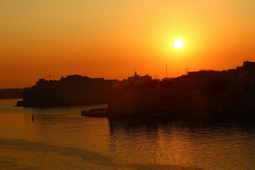 Valletta Harbour Sunrise - Hafen von Valetta bei Sonnenaufgang von Christiane Schulze