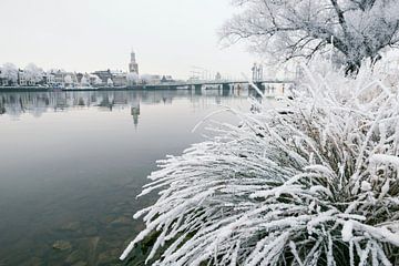 Uitzicht op Kampen aan de IJssel in de winter