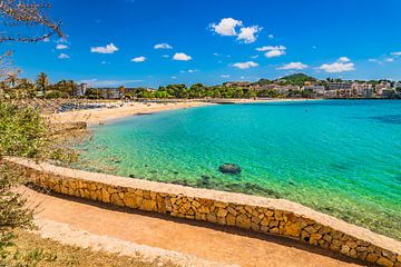 Strand von Mallorca an der Küste von Santa Ponca, Spanien von Alex Winter