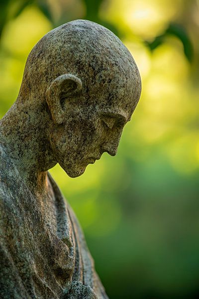 Sculpture contemplative par Poster Art Shop
