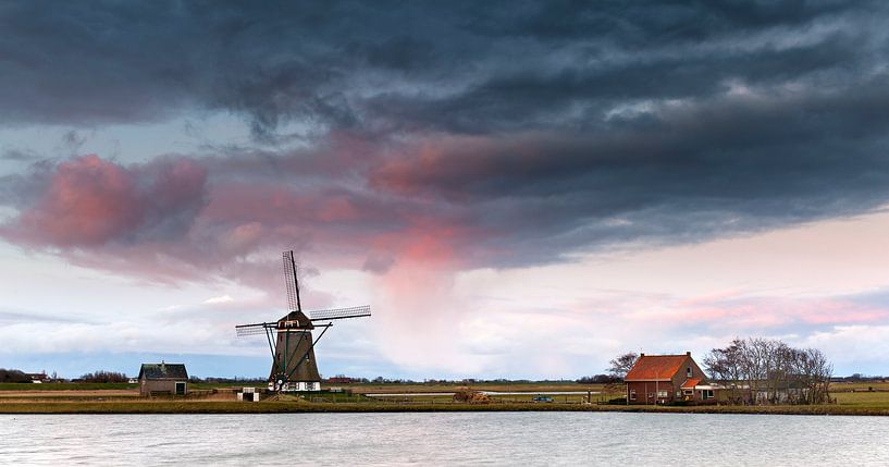 Poldermolen "Het Noorden" bij Oosterend op Texel tijdens zonsopkomst van Evert Jan Luchies