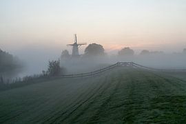 Ochtendmist bij Molen de Vlinder van Manon Huls