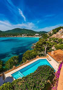 Mooi zicht op de baai van de Canyamelkust op het eiland Mallorca, Spanje Middellandse Zee van Alex Winter