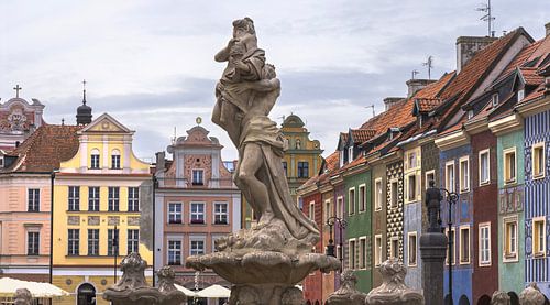 Une sculpture délicate à la fontaine de Proserpine à Poznań, en Pologne