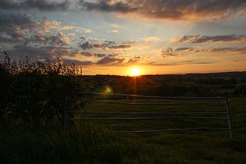 Prachtige zonsondergang in Zuid-Limburg van Robin Smeets