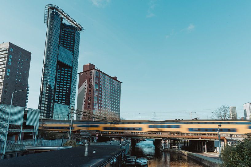 Skyline und Zug von Den Haag von Jonai