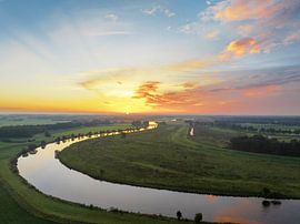 Lever de soleil sur la rivière Vecht vue d'en haut en automne en Overijssel sur Sjoerd van der Wal Photographie