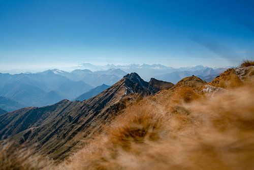 Uitzicht vanaf de Monte Limidario Gridone naar de Dufour-piek Aostadal