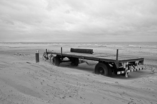 Solitude a la plage van Astrid Strategier