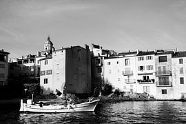 Ein altes Fischerboot von Tom Vandenhende