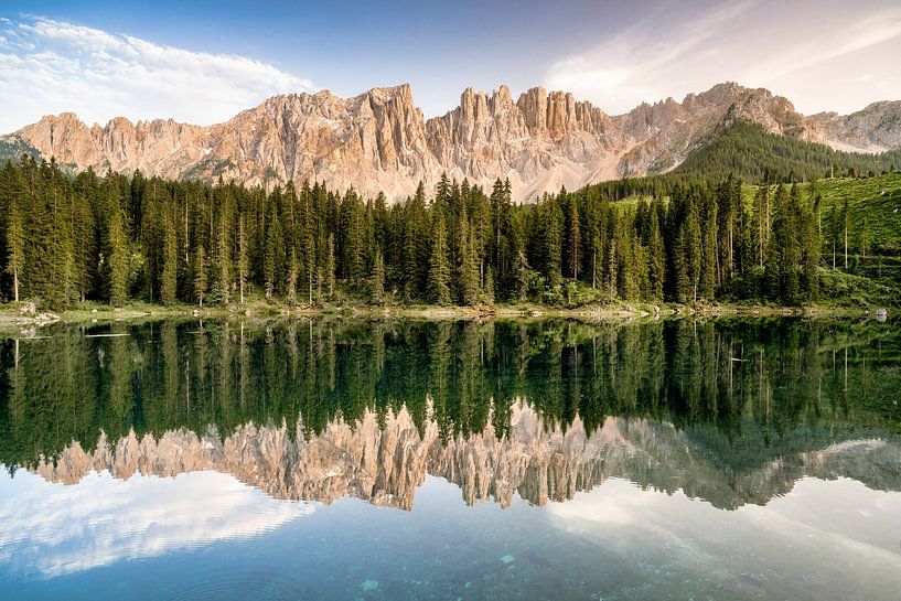 Prachtig bergmeer in de Dolomieten bij zonsondergang van Voss fotografie