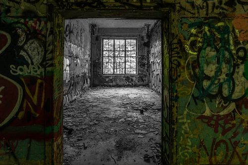 Verlaten gebouw met graffiti