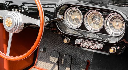 Dashboard op een Alfa Romeo 1900 C Cabrio van Touring uit 1955.