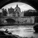 Onder de brug, Rome, Italië van Bertil van Beek thumbnail