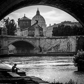 Sous le pont, Rome, Italie sur Bertil van Beek
