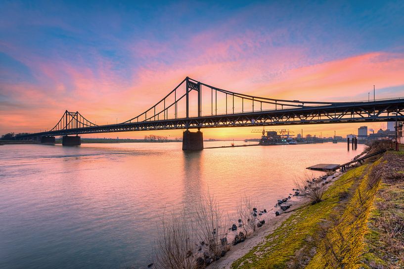 Rijnbrug Krefeld-Uerdingen van Michael Valjak